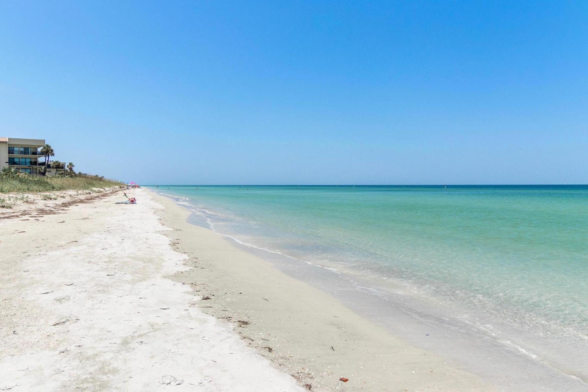 Beach Oasis - No Storm Damage & Guest Ready! Come Enjoy The Heated Pool & Relax At The Beach! Clearwater Beach Buitenkant foto